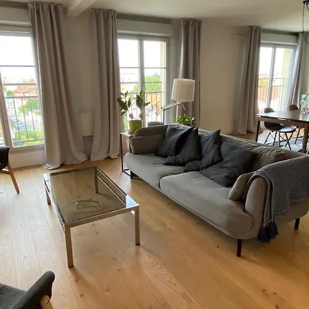 Duplex - 2 Bedrooms - 2 Bathrooms & Parking